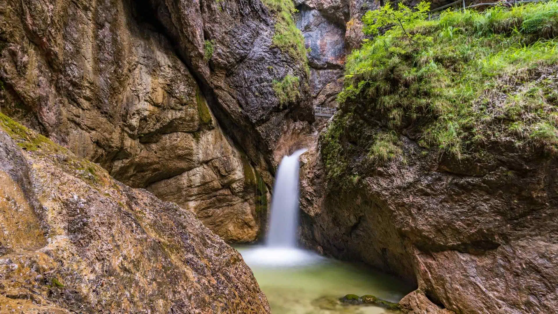 Wasserfall in der Almbachklamm
