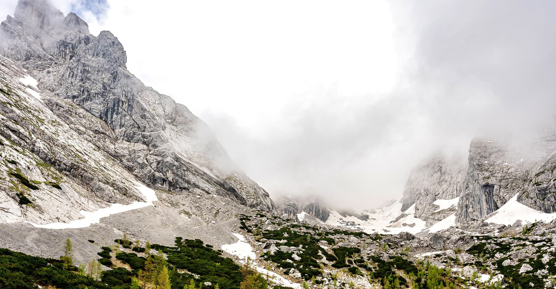 Blaueisgletscher an der Blaueishütte bei Nebel